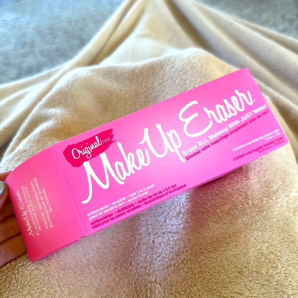 NWT MAKEUP ERASER!!